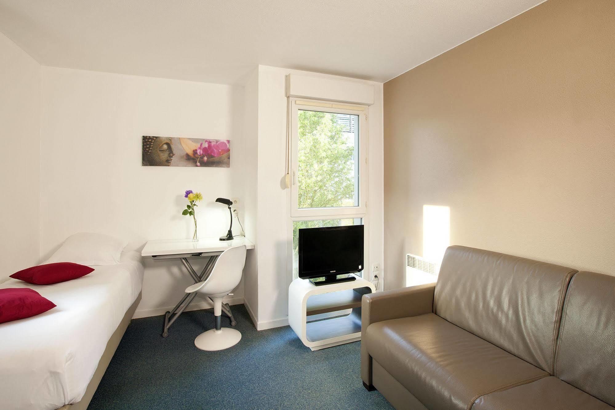 Sejours & Affaires La Rochelle Les Minimes Aparthotel Exterior photo