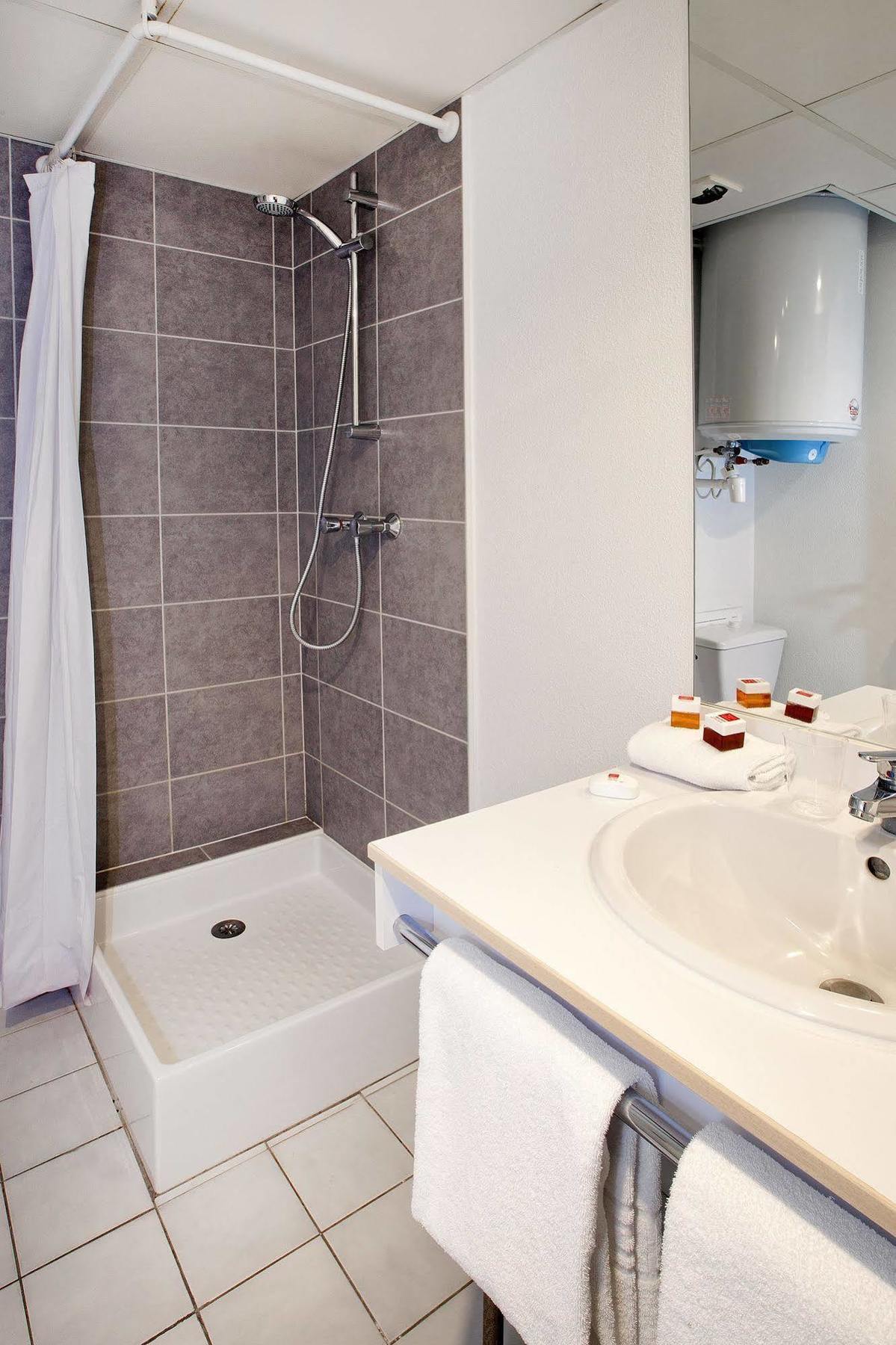 Sejours & Affaires La Rochelle Les Minimes Aparthotel Exterior photo